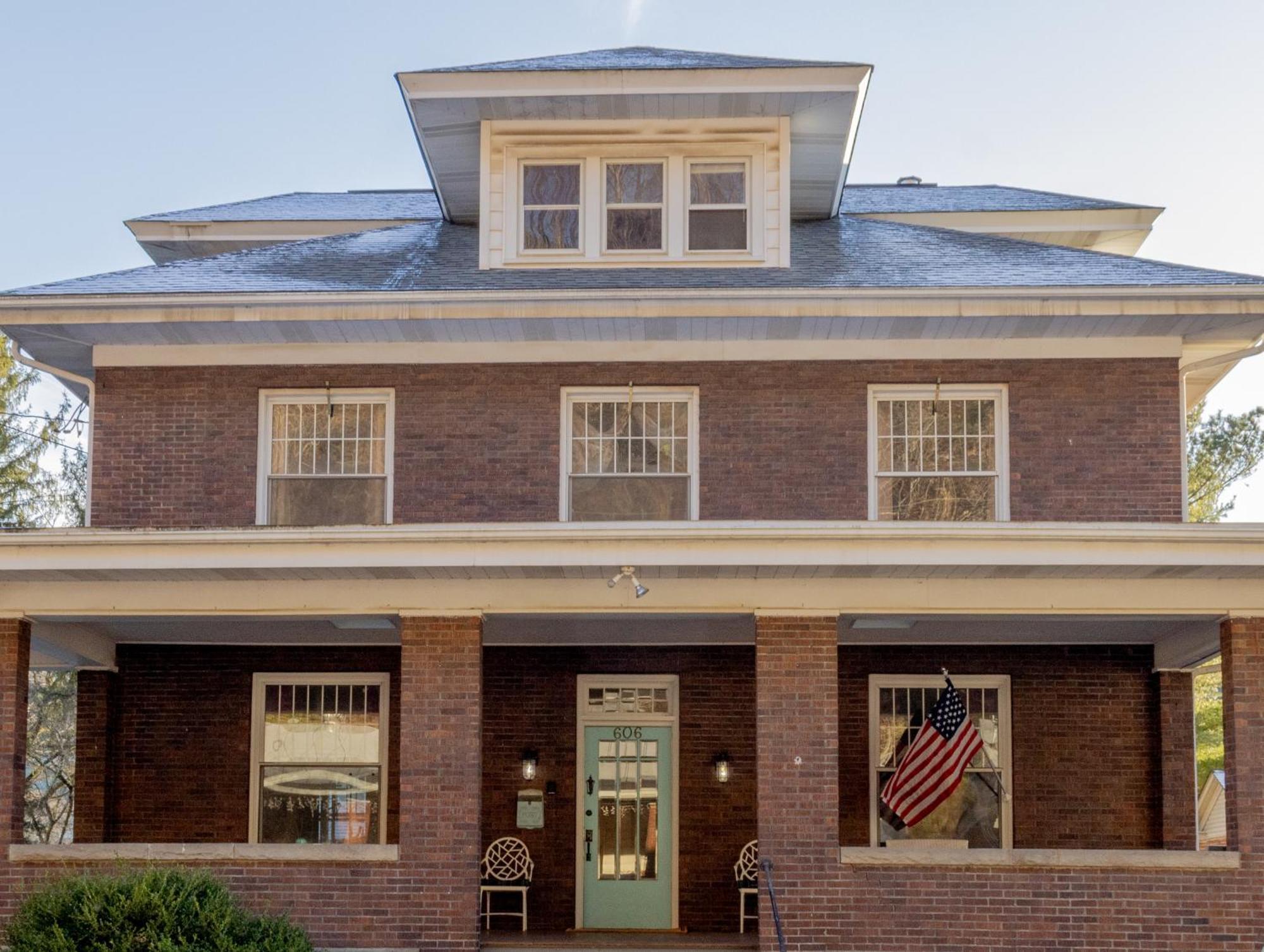 Elk River Hotel & Cafe Sutton Exterior photo